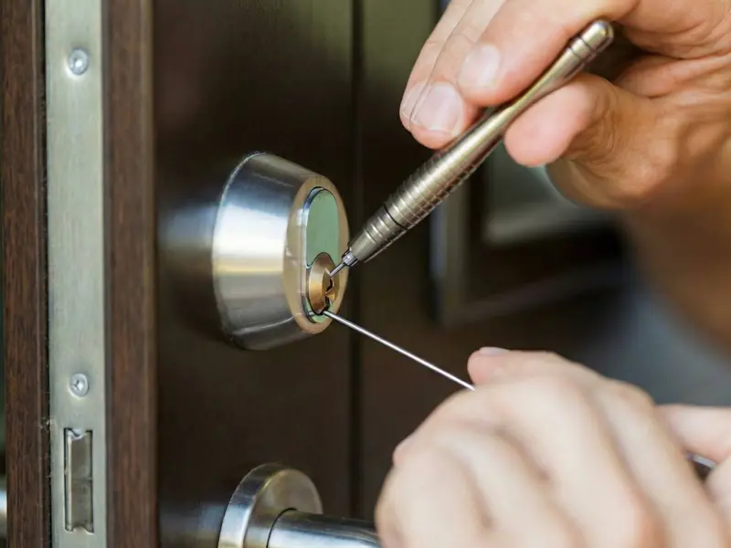 Instalação de fechadura eletrônica em Divinópolis